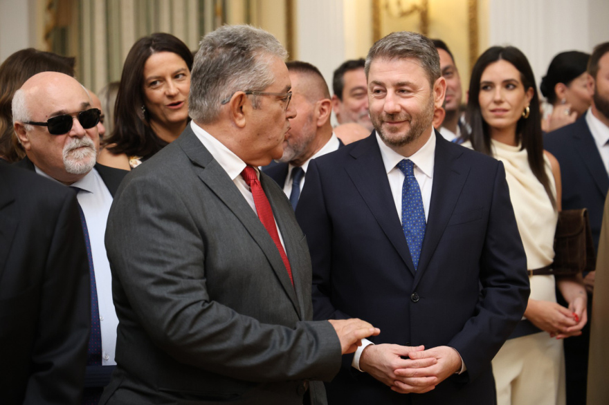 Τα παραλειπόμενα από το Προεδρικό: Οι διάλογοι των αρχηγών, οι «εκλογές τον Μάιο» και τα χαμόγελα Μητσοτάκη-Ανδρουλάκη, δείτε βίντεο και φωτογραφίες