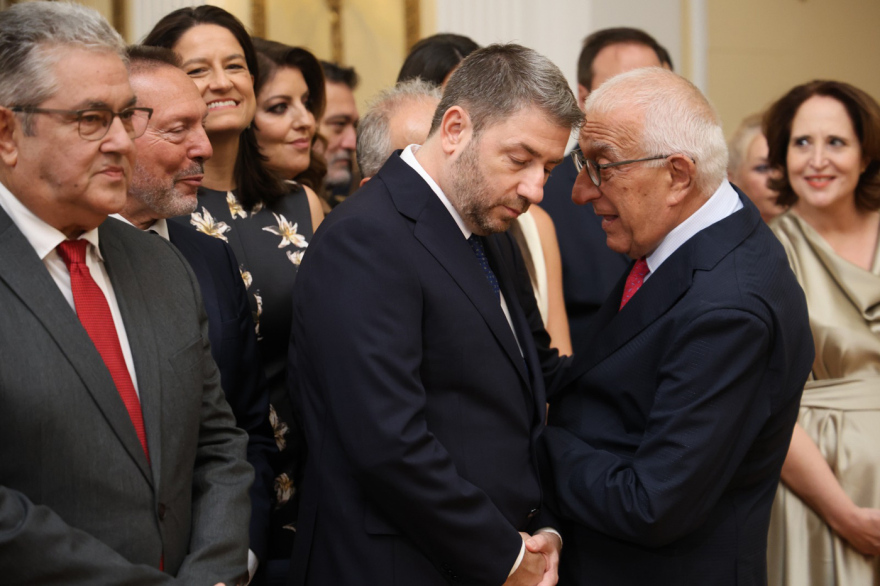 Τα παραλειπόμενα από το Προεδρικό: Οι διάλογοι των αρχηγών, οι «εκλογές τον Μάιο» και τα χαμόγελα Μητσοτάκη-Ανδρουλάκη, δείτε βίντεο και φωτογραφίες