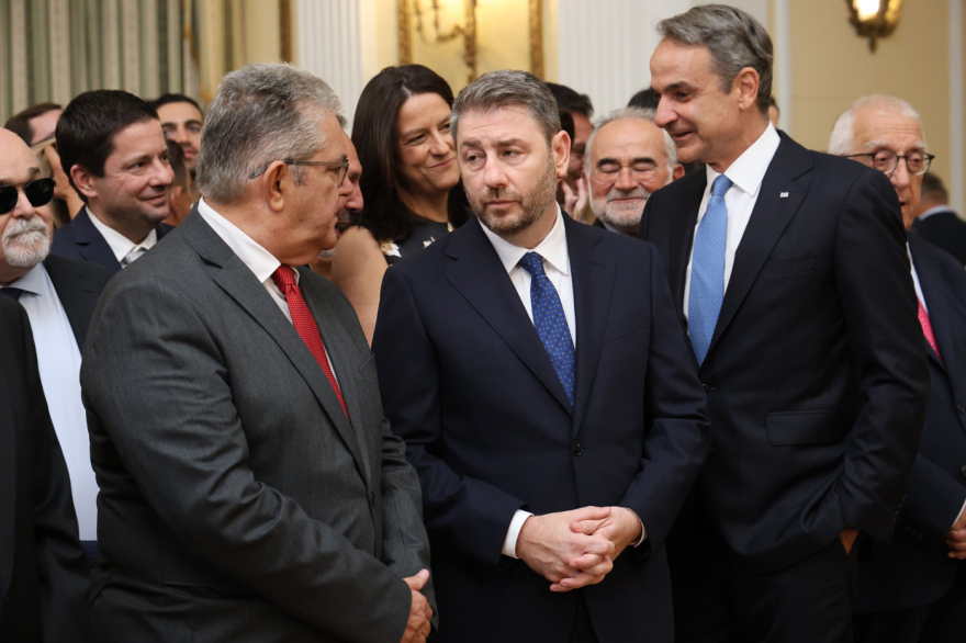 Τα παραλειπόμενα από το Προεδρικό: Οι διάλογοι των αρχηγών, οι «εκλογές τον Μάιο» και τα χαμόγελα Μητσοτάκη-Ανδρουλάκη, δείτε βίντεο και φωτογραφίες