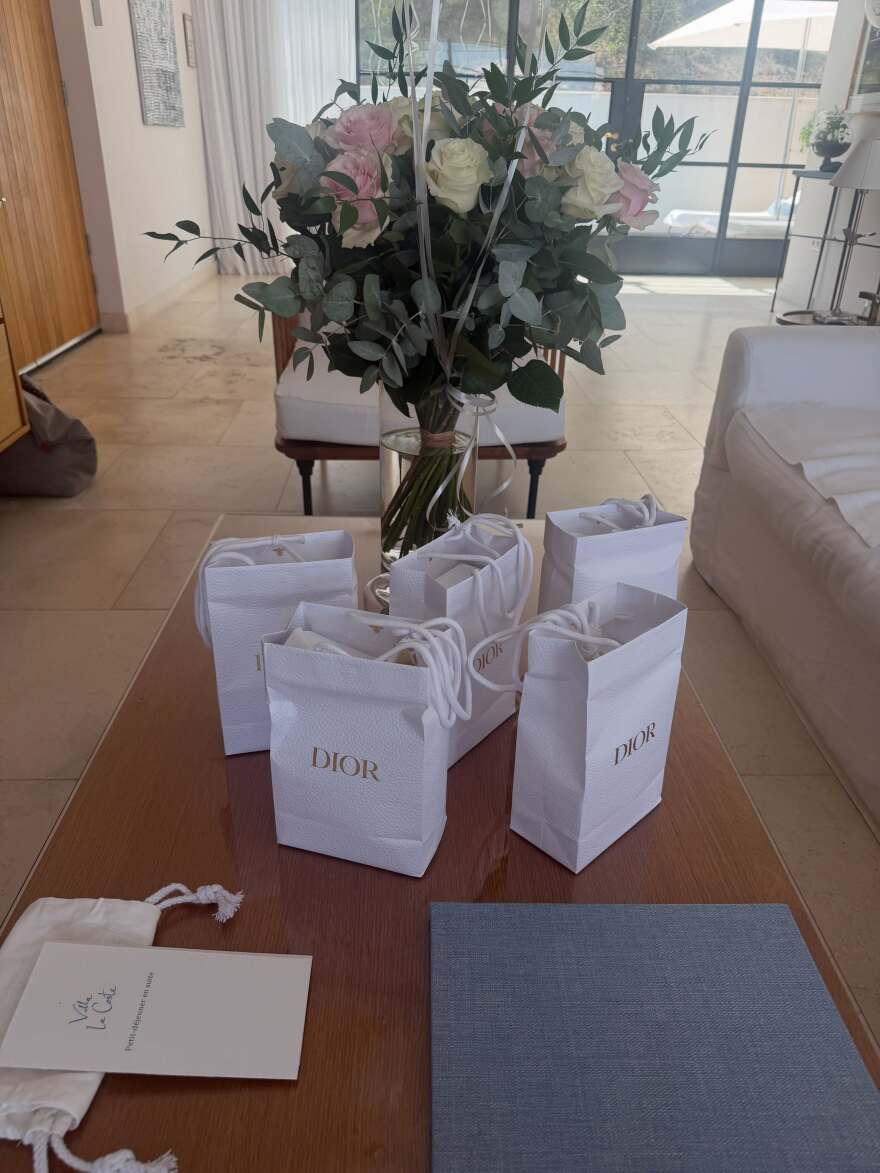 Φωτογραφίες από το bachelorette της Τιλάν Μπλοντό, του «πιο όμορφου κοριτσιού στον κόσμο» σε πολυτελές θέρετρο