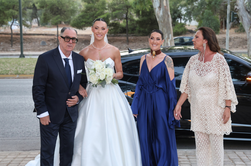 Φωτογραφίες από τον γάμο της Δώρας Παντέλη με τον Τζον Μεραμβελιωτάκη στη Βουλιαγμένη
