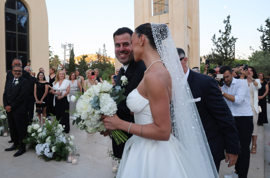 Φωτογραφίες από τον γάμο της Δώρας Παντέλη με τον Τζον Μεραμβελιωτάκη στη Βουλιαγμένη