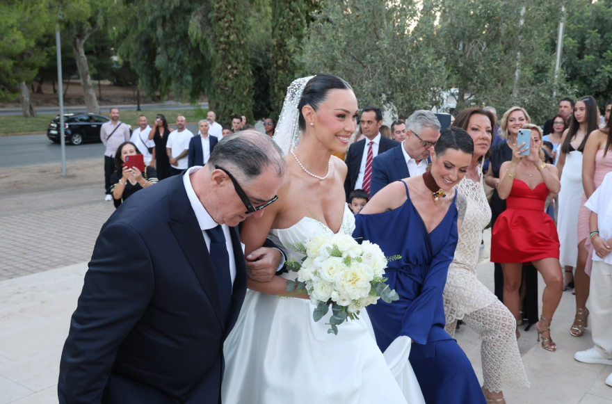 Φωτογραφίες από τον γάμο της Δώρας Παντέλη με τον Τζον Μεραμβελιωτάκη στη Βουλιαγμένη