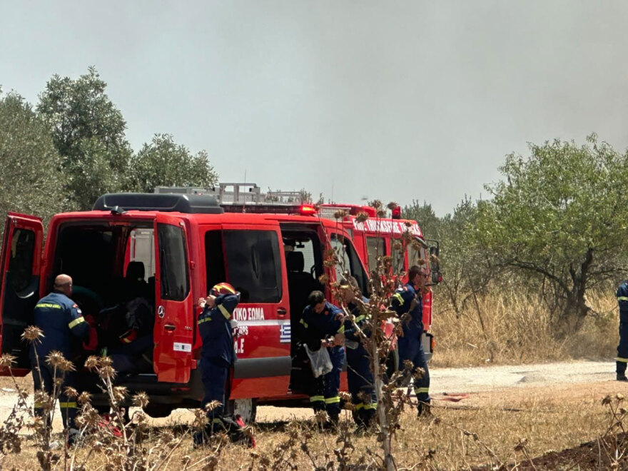 Νεκρός 25χρονος στη μεγάλη πυρκαγιά σε εργοστάσιο στην Κόρινθo που ξέσπασε μετά από έκρηξη