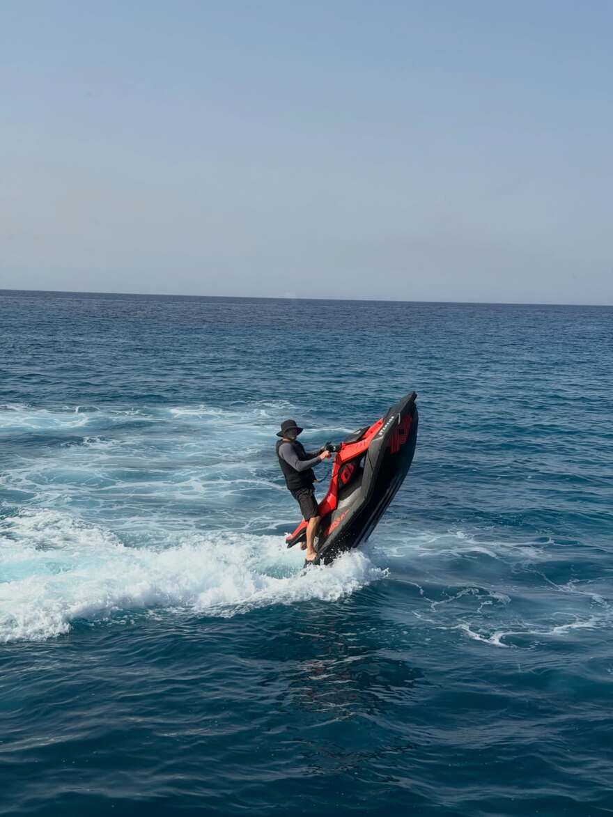 Η ανάρτηση της Ρόζι Χάντινγκτον για τα 59α γενέθλια του Τζέισον Στέιθαμ: Είσαι η καθημερινή μας έμπνευση, σ' αγαπάμε