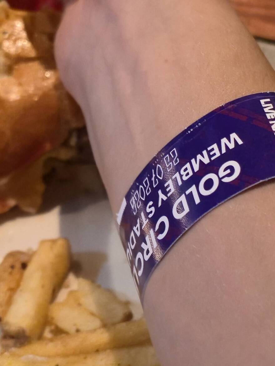 Η Αναστασία Παντούση και ο Ιωάννης Παπαζήσης πήγαν μαζί σε συναυλία του Μπρούνο Μαρς στο Λονδίνο