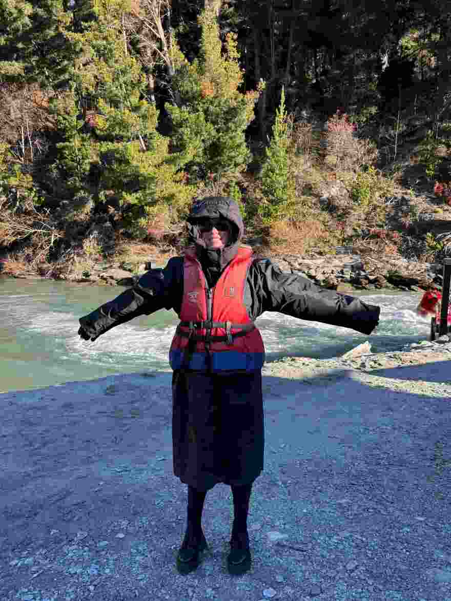 Η Σίντνεϊ Σουίνι έκανε bungee jumping με τον σύντροφό της στη Νέα Ζηλανδία, δείτε βίντεο