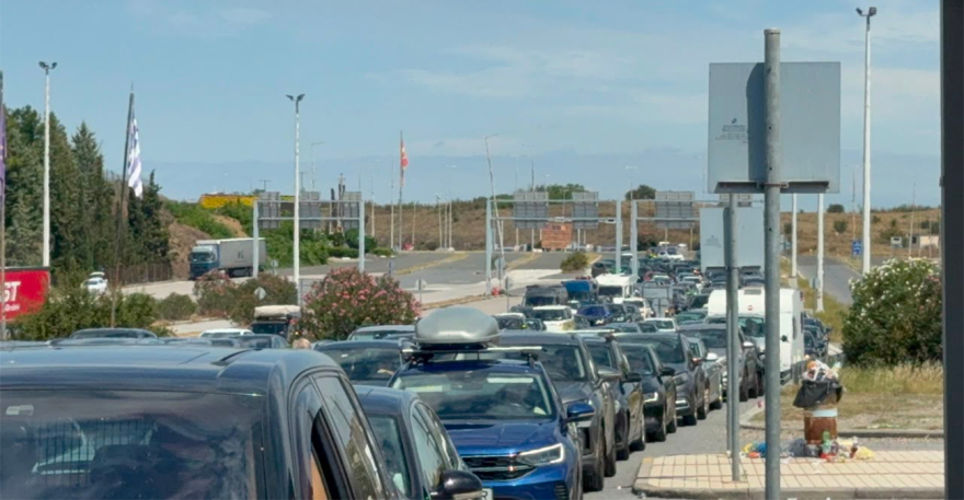 Τελωνείο Ευζώνων: Ταλαιπωρία και ουρές λόγω και της 4ωρης στάσης εργασίας  των υπαλλήλων, δείτε βίντεο και φωτογραφίες