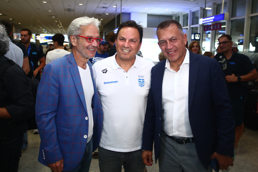 Σε πανηγυρικό κλίμα η επιστροφή της εθνικής πόλο ανδρών μετά το χρυσό στο World Cup, δείτε βίντεο