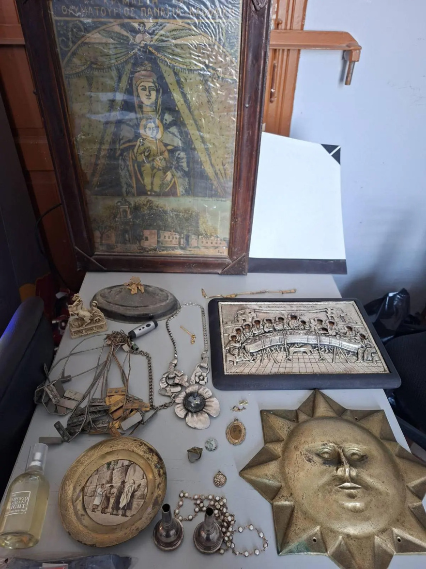 Συνελήφθησαν δύο νεαροί για κλοπές στην Ρόδο, είχαν στην κατοχή τους από περικεφαλαία μέχρι και εικόνες
