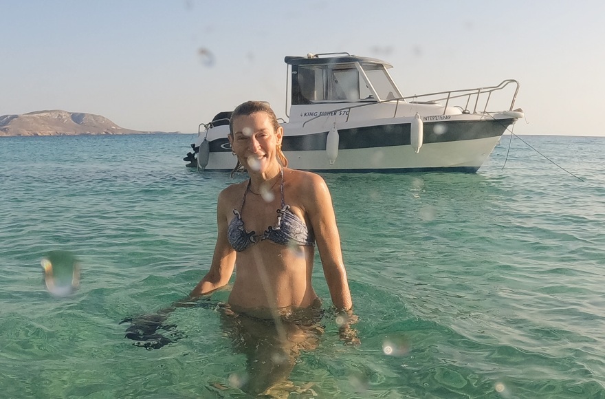 Η Ζέτα Δούκα έκανε βαρκάδα στα Αρμάθια: Βόλτα στον παράδεισο, μία αξέχαστη εμπειρία που τα είχε όλα, έγραψε