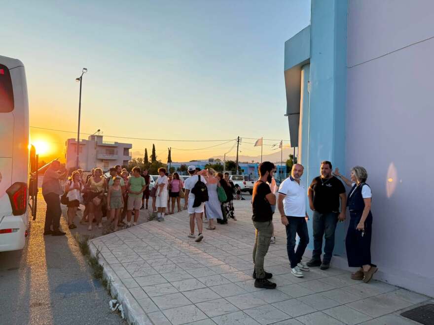 Ρέθυμνο: Σε εξέλιξη η εκκένωση της Αγίας Γαλήνης - Περίπου 2.000 τουρίστες βρίσκονται στην περιοχή