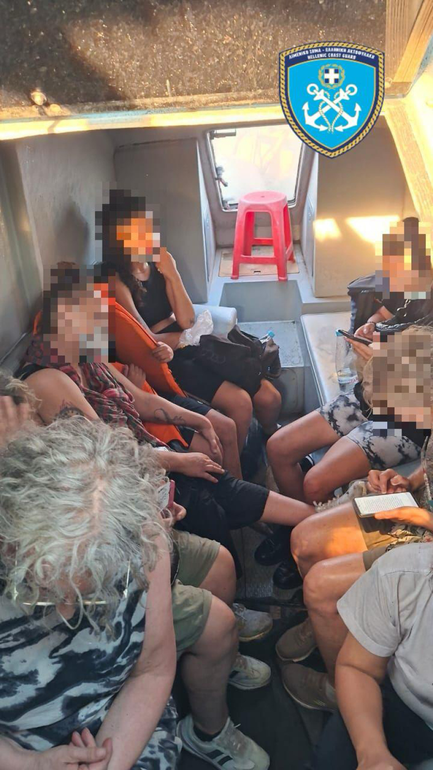 Δείτε βίντεο: Η δραματική διάσωση πολιτών στον Άγιο Παύλο από το Λιμενικό στην πυρκαγιά που μαίνεται στο Ρέθυμνο