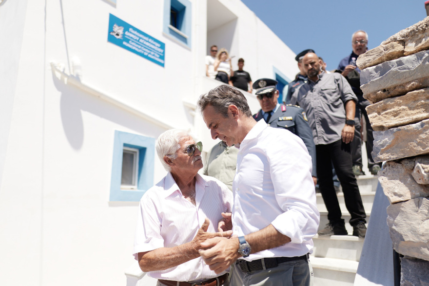 Μητσοτάκης από Αγαθονήσι: Δωρεάν ηλεκτρικά οχήματα για όλους τους κατοίκους και νέοι σταθμοί φόρτισης
