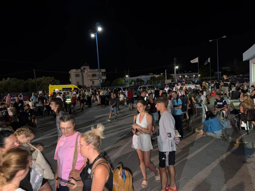 Ολοκληρώθηκε η επιχείρηση εκκένωσης: Πάνω από 800 κάτοικοι και επισκέπτες μεταφέρθηκαν στις Μοίρες, δείτε βίντεο