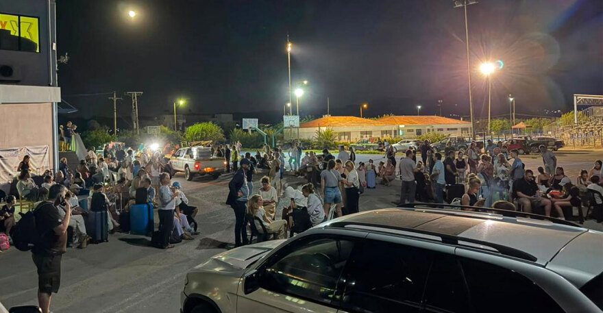 Ολοκληρώθηκε η επιχείρηση εκκένωσης: Πάνω από 800 κάτοικοι και επισκέπτες μεταφέρθηκαν στις Μοίρες, δείτε βίντεο