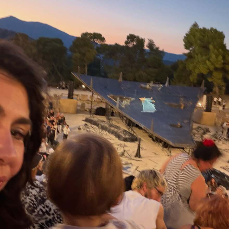 Η Κατερίνα Μαούτσου είδε τον Κώστα Νικούλι στην Επίδαυρο με τον γιο τους, δείτε φωτογραφία