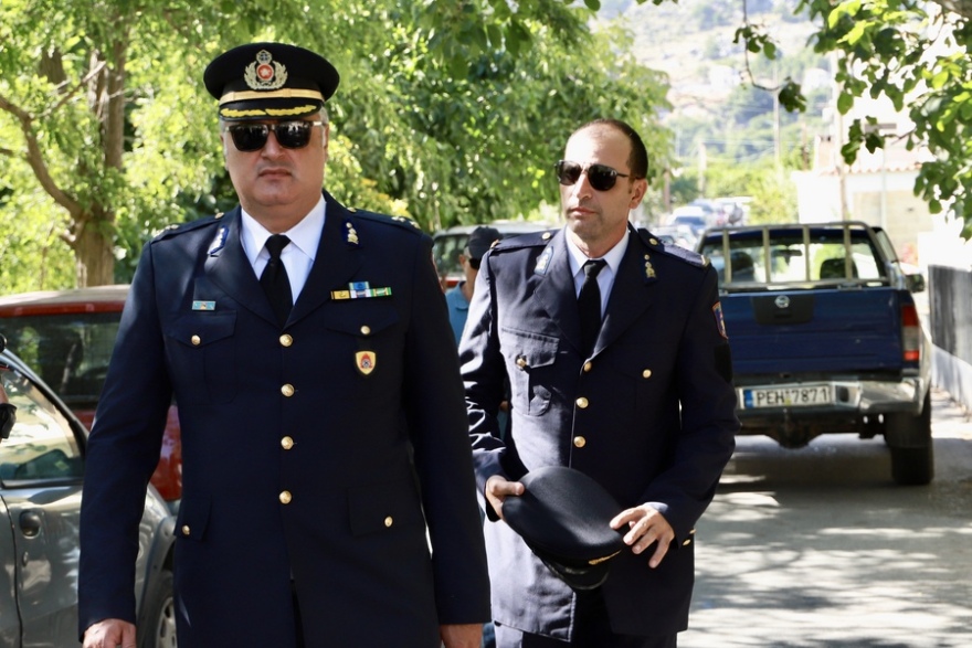 Σε κλίμα οδύνης η κηδεία του πυροσβέστη Εμμανουήλ Στρατιδάκη στο Ρέθυμνο
