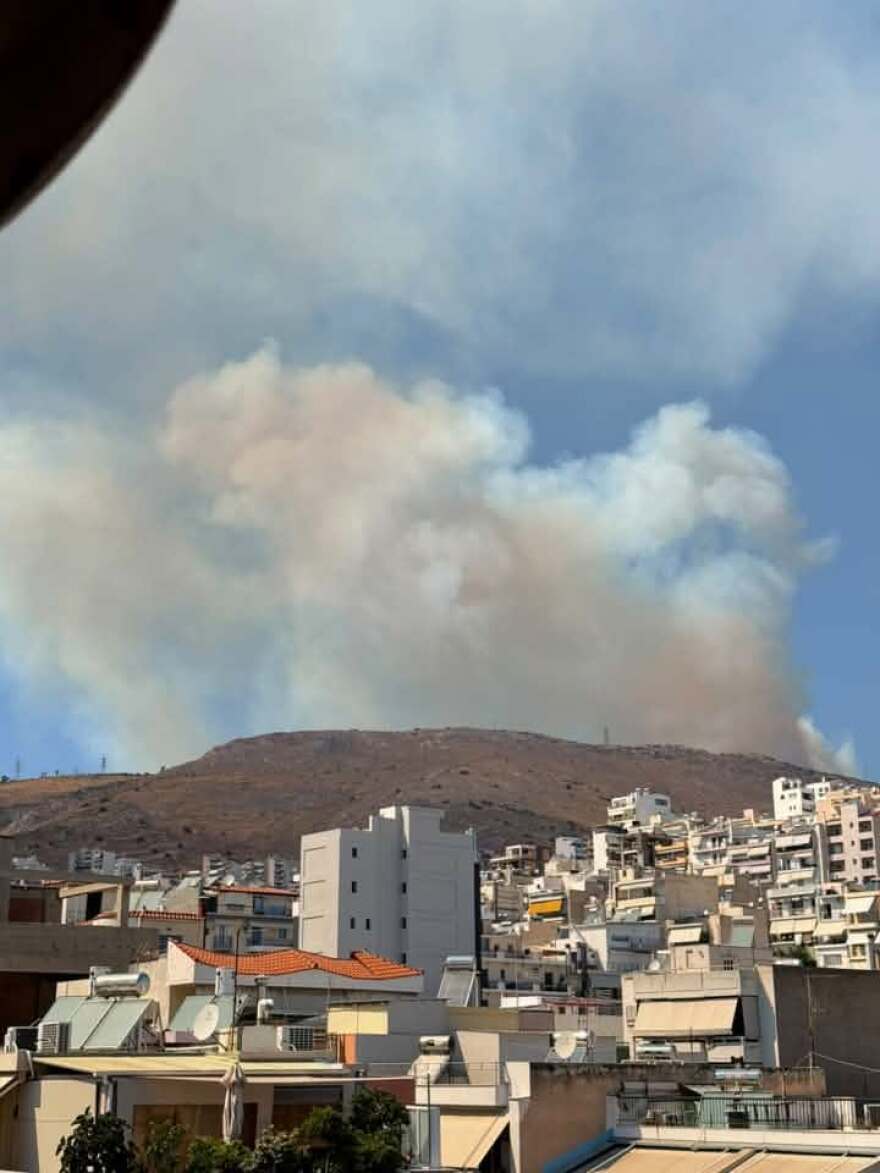 Φωτιά στην Περιφερειακή Αιγάλεω: Ήχησε το 112 για ετοιμότητα, 9 εναέρια στη μάχη, δείτε βίντεο και φωτογραφίες