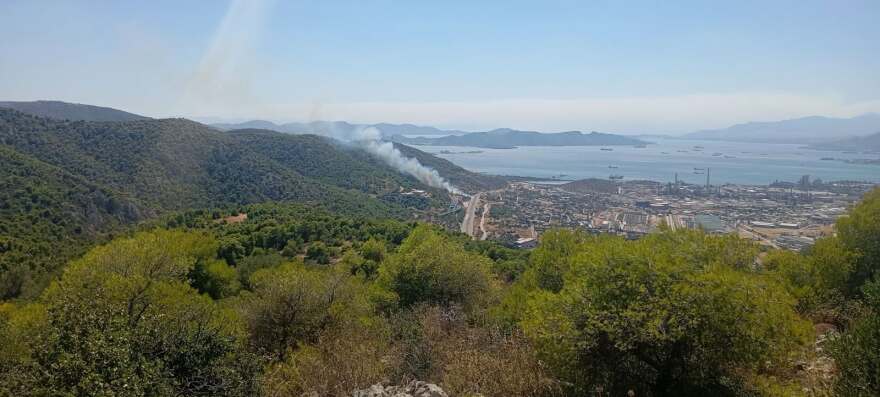 Φωτιά στην Περιφερειακή Αιγάλεω: Ήχησε το 112 για ετοιμότητα, 9 εναέρια στη μάχη, δείτε βίντεο και φωτογραφίες