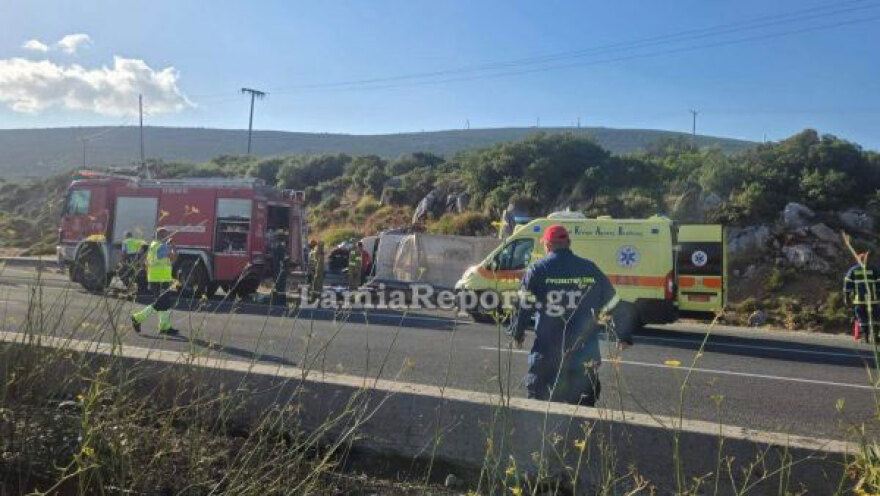 'Ενας νεκρός μετά από σύγκρουση δύο φορτηγών στην Αθηνών - Λαμίας - Κλειστή η εθνική και στα δύο ρεύματα στο ύψος του Κάστρου Βοιωτίας
