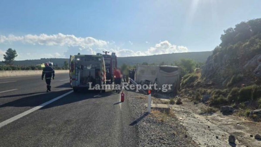 'Ενας νεκρός μετά από σύγκρουση δύο φορτηγών στην Αθηνών - Λαμίας - Κλειστή η εθνική και στα δύο ρεύματα στο ύψος του Κάστρου Βοιωτίας