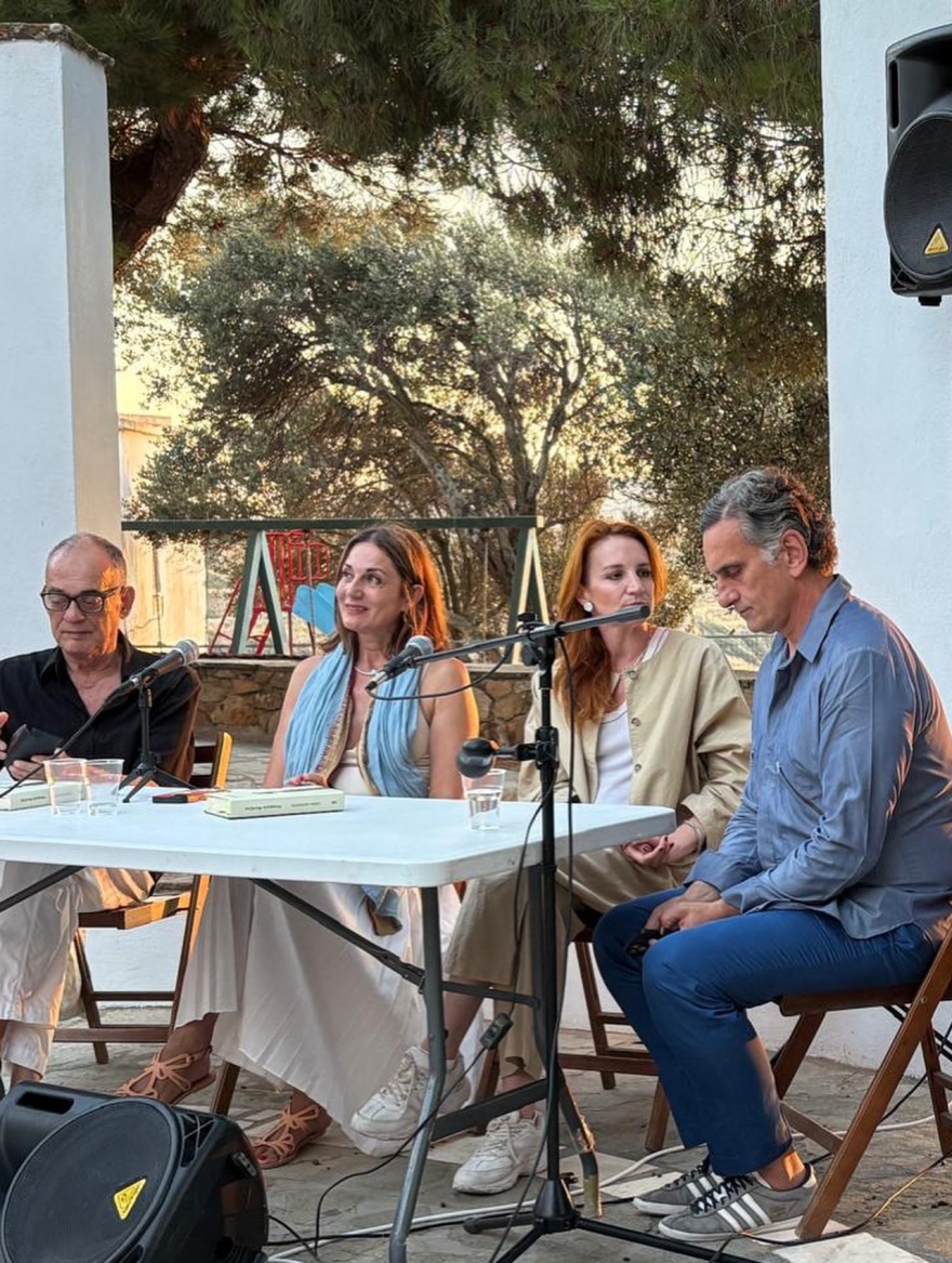 Νίκος Ψαρράς και Έλενα Καρακούλη: Οι φωτογραφίες από τις διακοπές τους στην Τήνο
