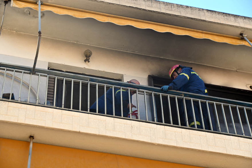 Φωτιά σε διαμέρισμα στην Πρόνοια Ναυπλίου, μεγάλη κινητοποίηση της Πυροσβεστικής, δείτε φωτογραφίες 
