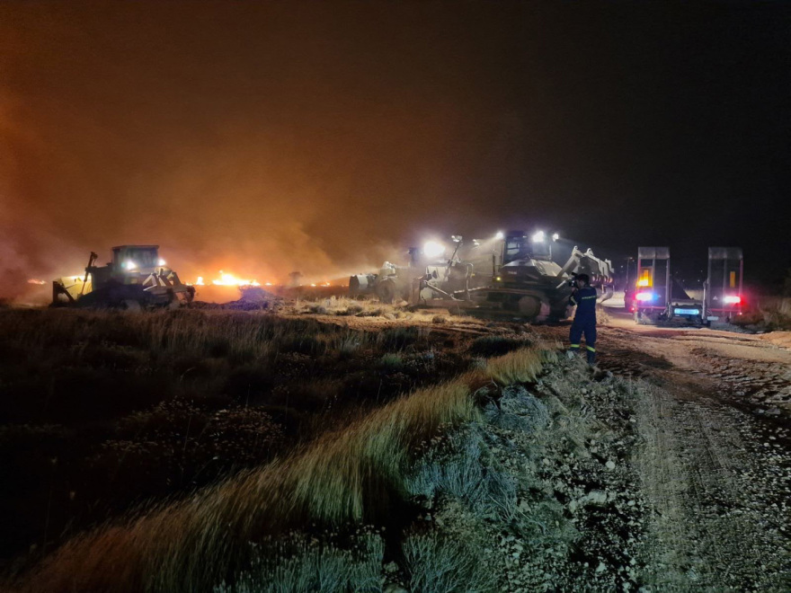 Καρέ καρέ η επιχείρηση δημιουργίας αντιπυρικών ζωνών σε Κρύο Πηγάδι και Βίλια, δείτε βίντεο και φωτογραφίες 
