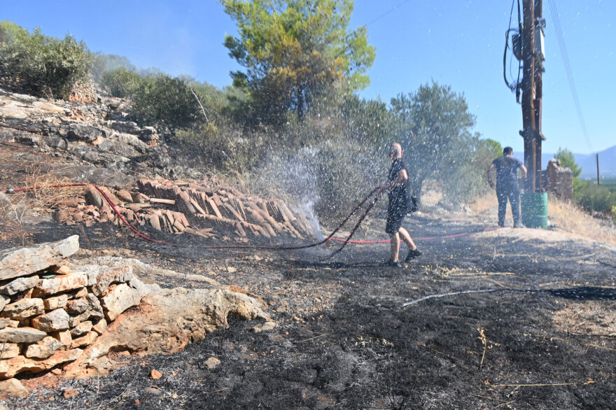 Φωτιά σε χαμηλή βλάστηση στα Σταθαίικα Άργους, σηκώθηκαν 2 αεροσκάφη  