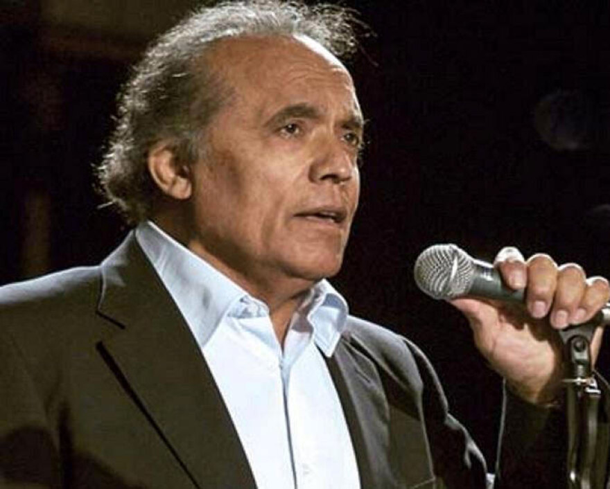 Λάκης Χαλκιάς: Ο πιστός υπηρέτης του ελληνικού τραγουδιού, η συνεργασία με μεγάλα ονόματα, η μετανάστευση στον Καναδά και η μουσική στροφή