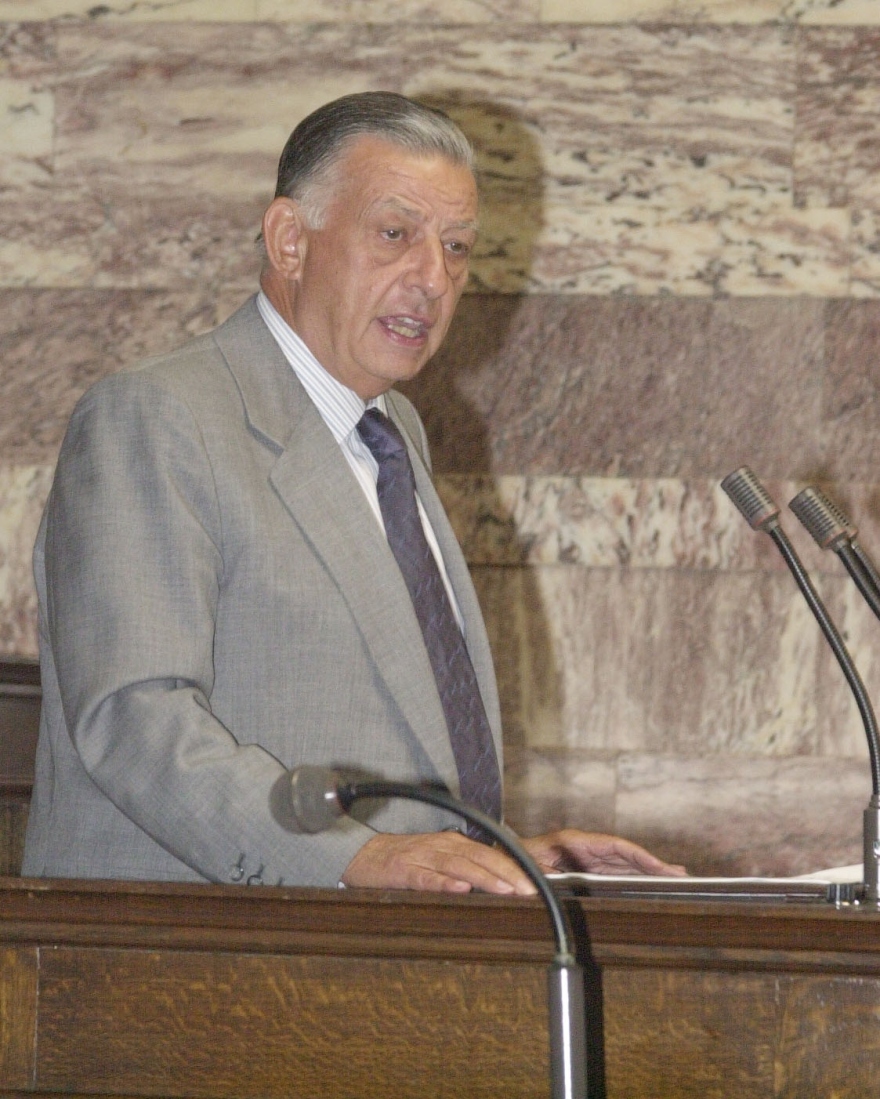 Γιάννης Βαρβιτσιώτης: Η διαδρομή ζωής της «ζωντανής ιστορίας» της ΝΔ και θεματοφύλακα του Καραμανλισμού