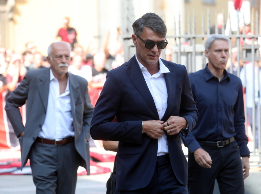 Χιλιάδες κόσμου στην κηδεία του Φράνκο Μπαρέζι: Οι συμπαίκτες του κουβάλησαν το φέρετρο