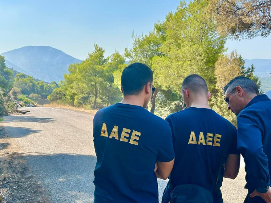 Αυτοψία της ΔΑΕΕ στο σημείο πτώσης των δύο ελικοπτέρων στην Ψάθα, δείτε φωτογραφίες