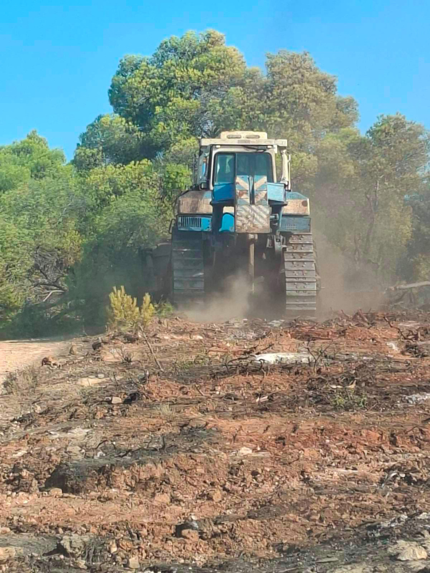 Χωρίς ενεργό μέτωπο η πυρκαγιά στη Δυτική Αττική, συνεχίζονται οι επιχειρήσεις στα καπνογόνα σημεία, σε επιφυλακή για αναζωπυρώσεις
