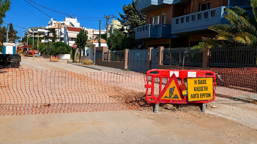 Σπάτα: Ατυχήματα, ζημιές και ένα χάος στους δρόμους