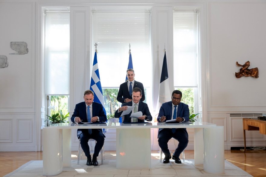 Έπεσαν οι υπογραφές για την ηλεκτρική διασύνδεση Ελλάδας - Κύπρου - Μητσοτάκης: Ισχυρή ψήφος εμπιστοσύνης στην Ελλάδα η είσοδος της γαλλικής Meridiam