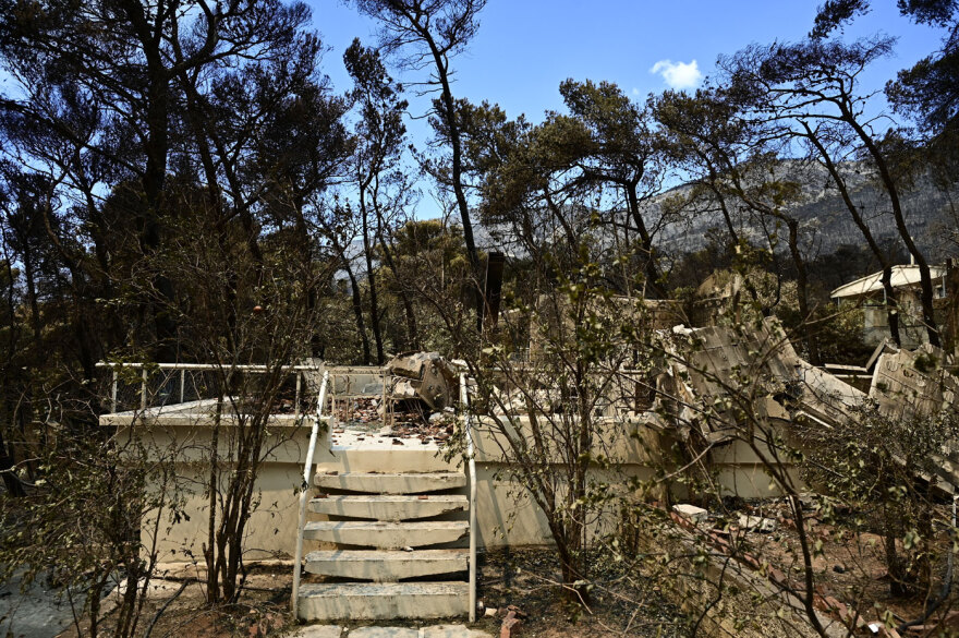Οδοιπορικό στις στάχτες: Βίντεο από drone αποκαλύπτει το μέγεθος της καταστροφής στο Πόρτο Γερμενό  