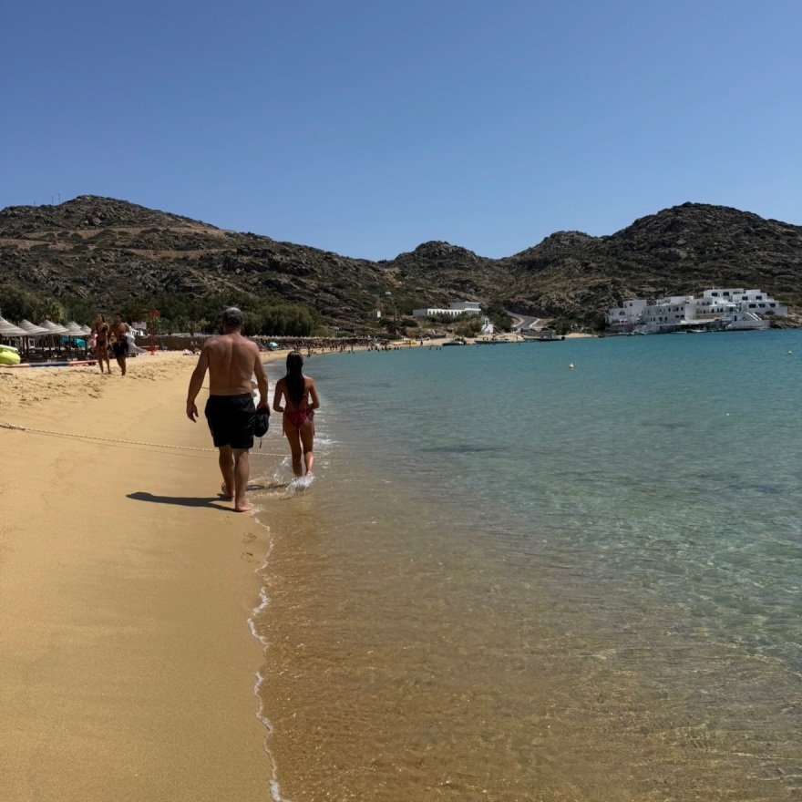 Σταματίνα Τσιμτσιλή: Οι φωτογραφίες από τις οικογενειακές διακοπές της στην Πάρο
