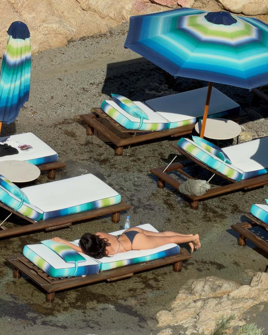 Καμίλα Καμπέγιο: Νέες εικόνες από τις διακοπές της στην Ελλάδα εντυπωσίασαν τους θαυμαστές της Η Καμίλα Καμπέγιο ανέβασε νέες φωτογραφίες από τις διακοπές της στην Ελλάδα