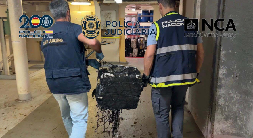 Βίντεο: Κατάσχεσαν 5 τόνους κοκαΐνης σε πλοίο στην Ισπανία, το «κόλπο των πιθήκων» που χρησιμοποίησαν οι διακινητές