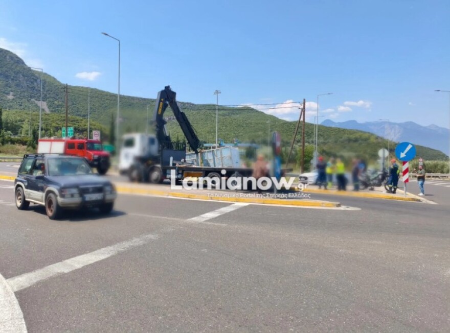 Ατύχημα στη διασταύρωση του Μπράλου: Μεγάλη γεννήτρια έπεσε από φορτηγό, δείτε φωτογραφίες