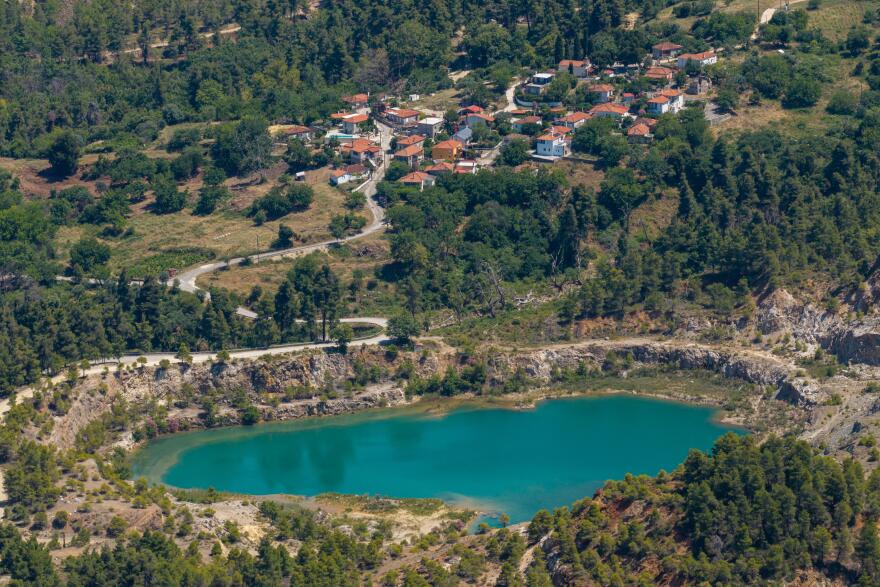 Βόρεια Εύβοια: Οι 14 λίμνες που γεννήθηκαν από εγκαταλελειμμένα μεταλλεία δημιουργώντας ένα μοναδικό οικοσύστημα, δείτε αεροφωτογραφίες