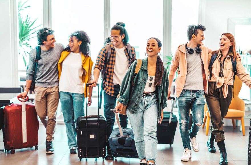 Μελέτη Bank of America: Η Gen Z αποταμιεύει λιγότερο από κάθε άλλη γενιά, ωστόσο συνεχίζει να ξοδεύει