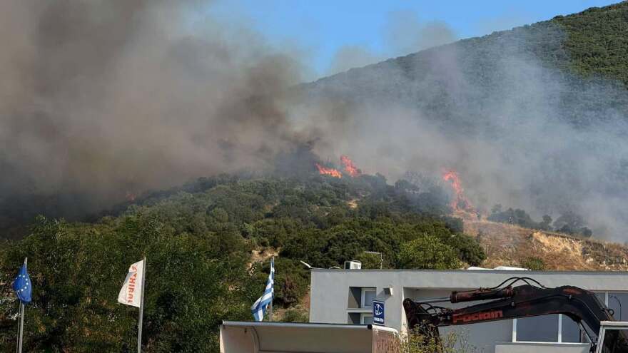 Φωτιά στο Κοκκινόχωμα Καβάλας: 112 για ετοιμότητα, ενισχύθηκαν οι δυνάμεις 3 Φωτιά τώρα στο Κοκκινόχωμα Καβάλας: 112 για ετοιμότητα, ενισχύθηκαν οι δυνάμεις της Πυροσβεστικής