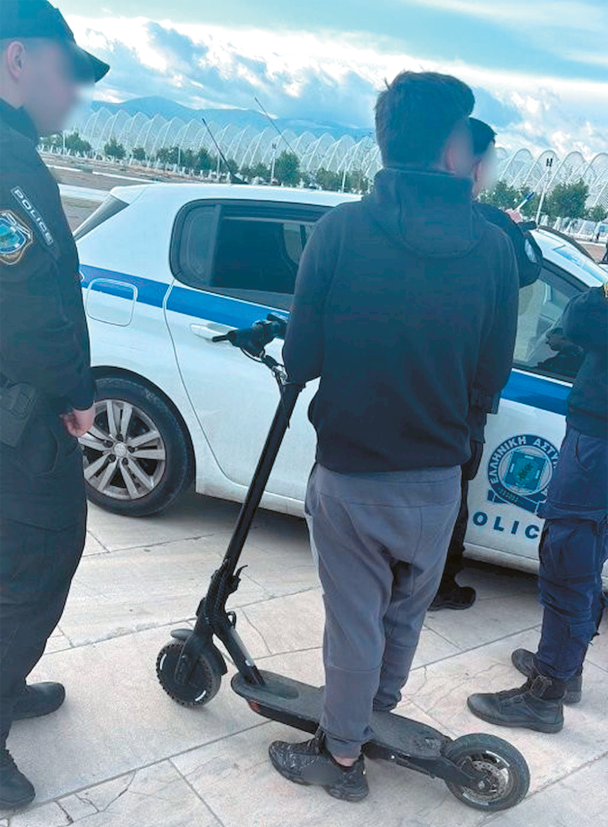 Τα πατίνια στο σφυρί λόγω προστίμων, ασφάλισης και κράνους: Γονείς που τα αγόρασαν στα παιδιά τους, τώρα τα πουλάνε