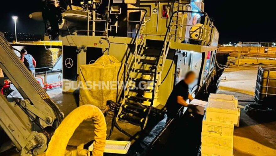 Λιμενικό καταδίωξε δύο άνδρες που έκλεβαν ψάρια από ιχθυοκαλλιέργεια στη Σούδα, κατασχέθηκαν 210 κιλά