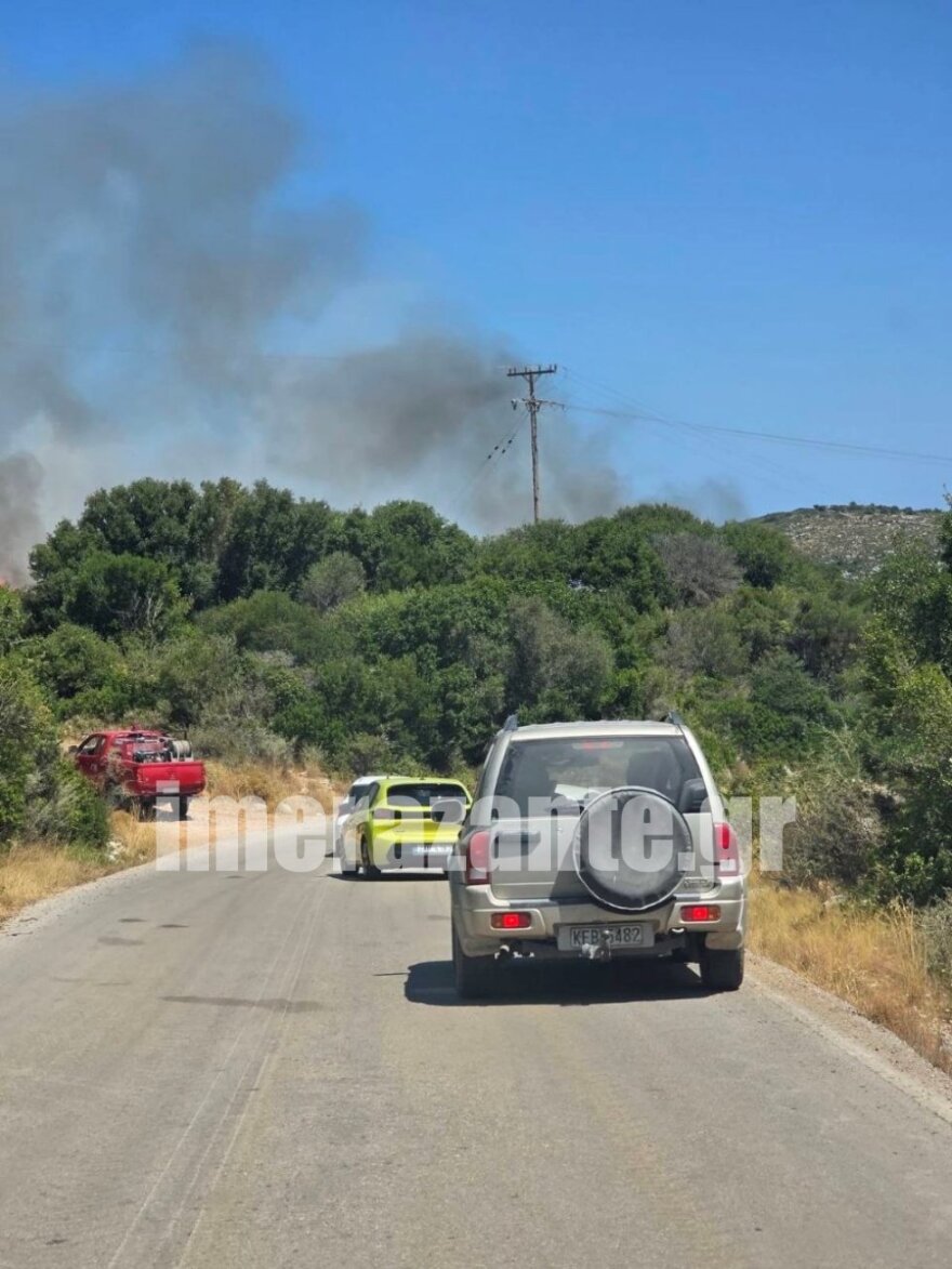 Καλύτερη η εικόνα της φωτιάς στην Ζάκυνθο στην περιοχή Ελιές, καίει σε δασική έκταση