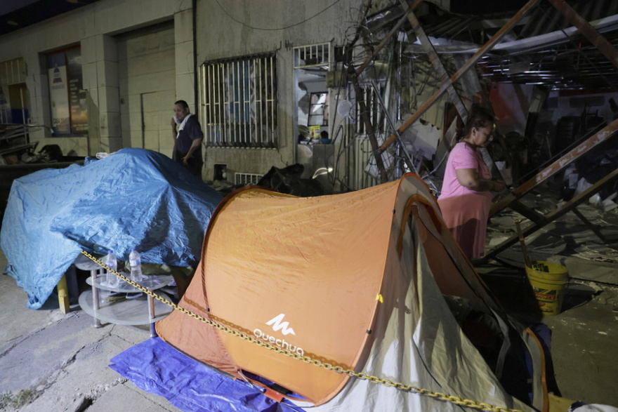 Σεισμός στην Κολομβία: Πάνω από 180 νεκροί και 1.310 τραυματίες, μάχη με το χρόνο στα συντρίμμια για να βρουν αγνοουμένους