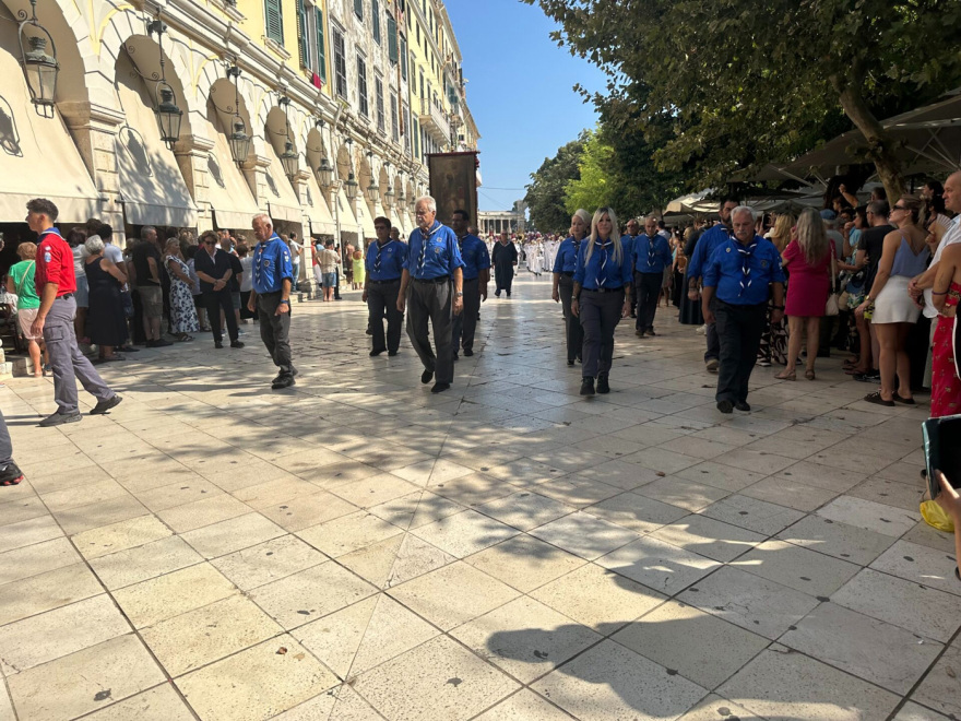 Με πλήθος πιστών η λιτανεία του Αγίου Σπυρίδωνος στην Κέρκυρα, σε τριήμερο προσκύνημα το Ιερό Σκήνωμα